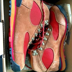 Brand new in box - Danner Women’s Jag Hiking Boots - Size 8